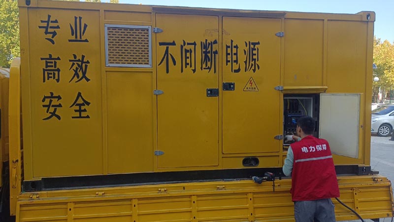 永靖柴油发电机组和UPS电源配合使用时，如何避免切换过程中的电力中断？